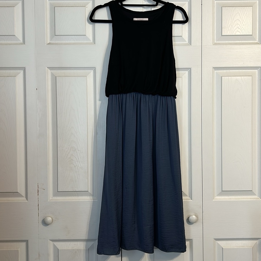 ANN TAYLOR LOFT Size Medium Petite Black Blue Mixed Media Midi Dress Blouson